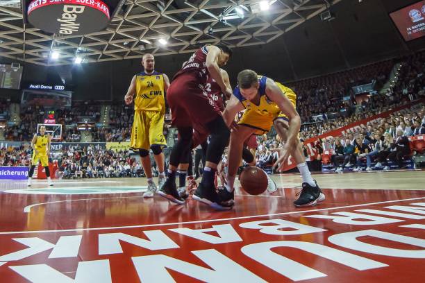 后防线的稳 后防线的稳